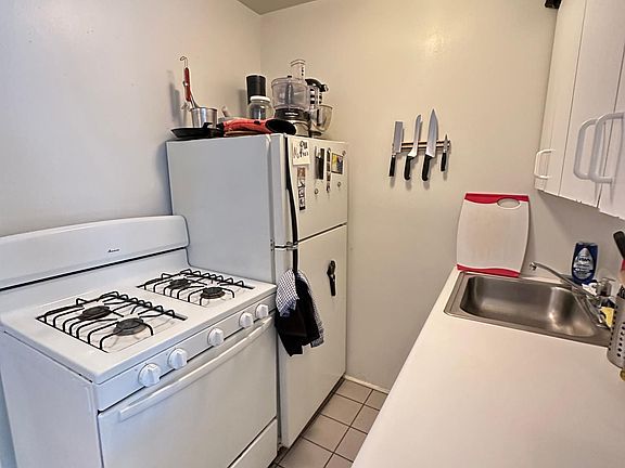 4th image of 5528-30 N Kenmore Ave