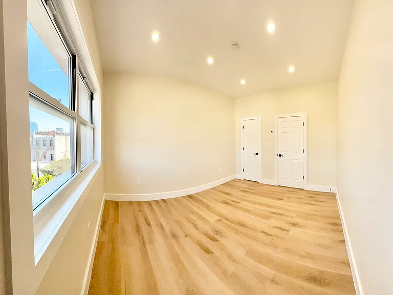 2465 E 1st St #3Y — Photo 5