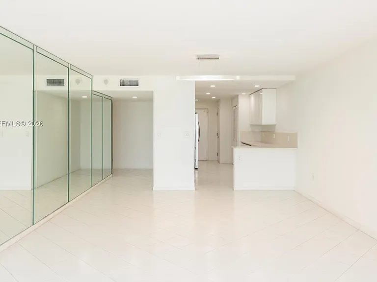 600 Grapetree Dr #8FS — Photo 5