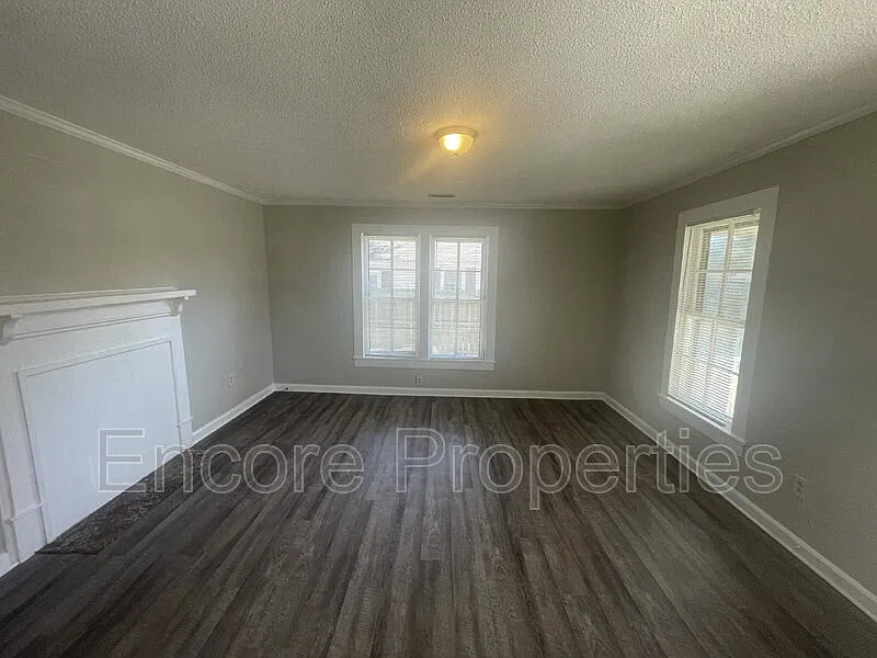 2 bed, 1.0 bath, 1184 sqft, $1,350 — Photo 2