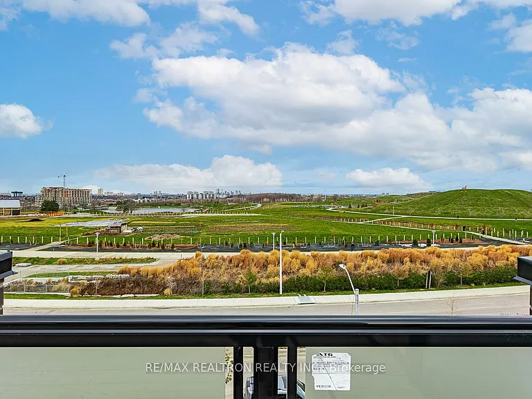 213 Downsview Park Blvd — Photo 36