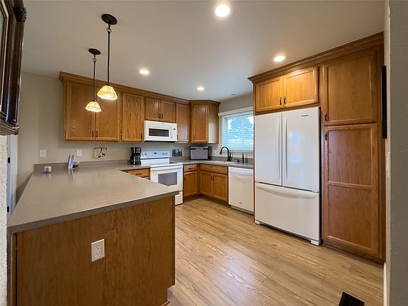 5th image of 336 Connie Ave