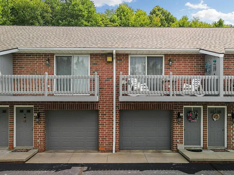Long Drive Townhomes - Greater Akron — Photo 3