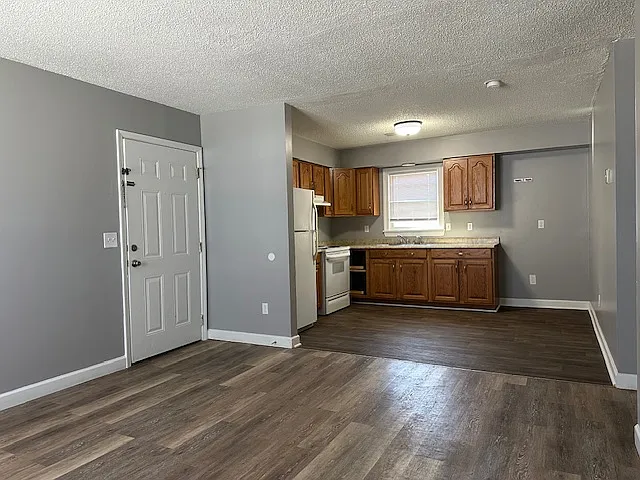 3 bed, 900 sqft, $1,050 — Photo 3