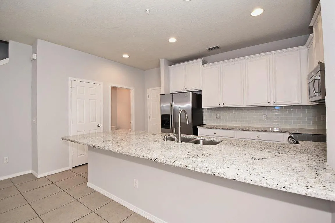 3 bed, 2.5 bath, 1572 sqft, $1,850 — Photo 2