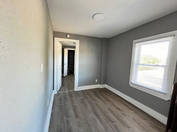 17310 BENTLER Studio Living Room