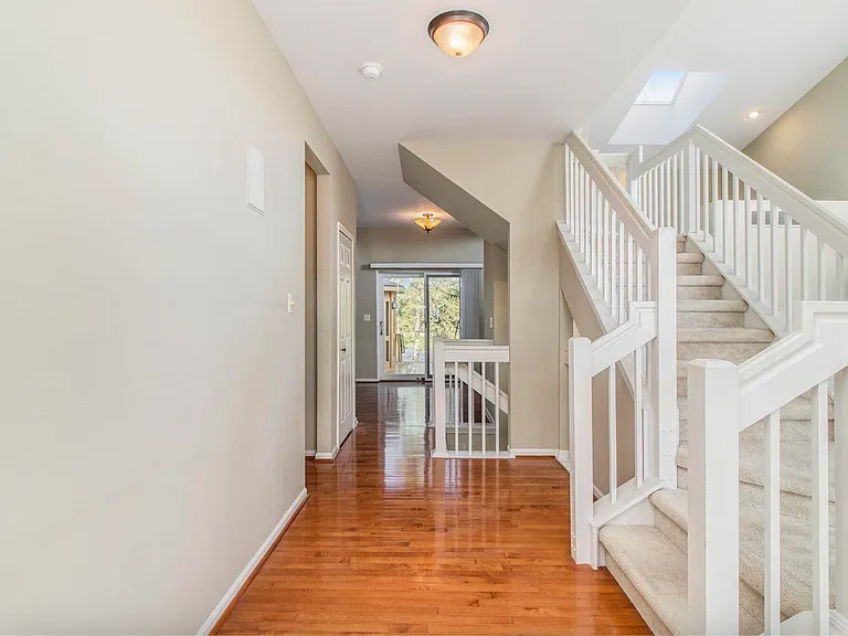 5974 Versailles Ave — Photo 9