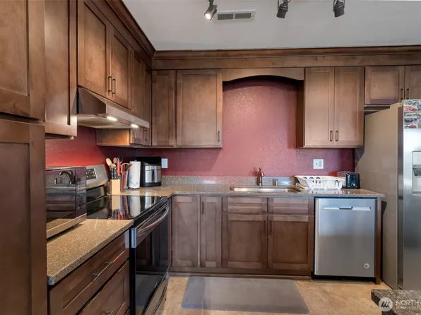 651 SE Bayshore Drive #B304, Oak Harbor, WA 98277