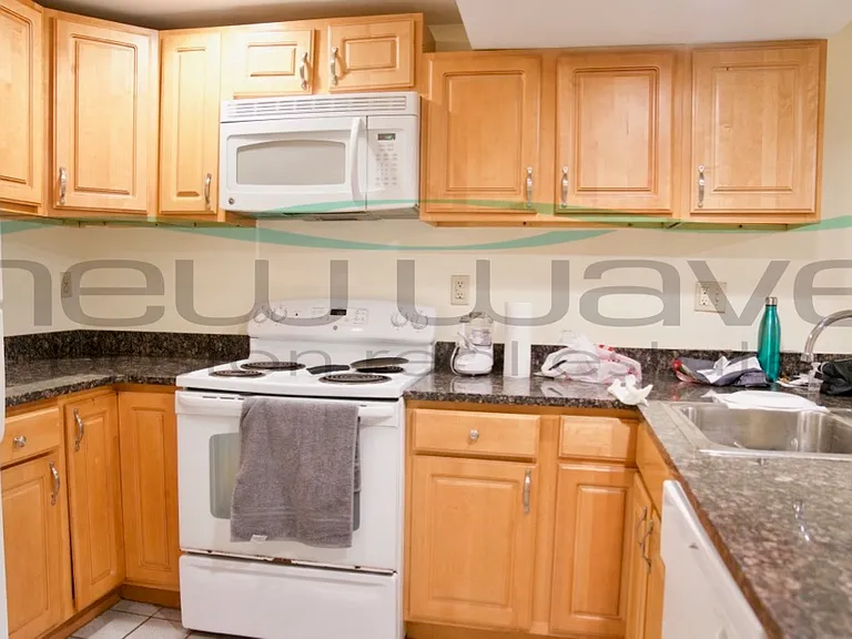 55 Queensberry St #A — Photo 8