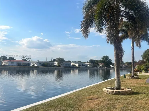 5715 NW 85th Ave, Tamarac, FL 33321