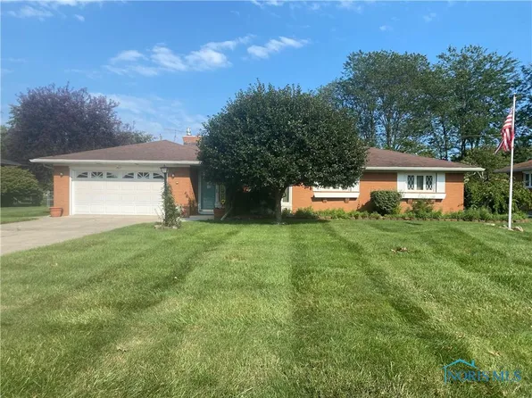 302 Meadow Ln, Walbridge, OH 43465