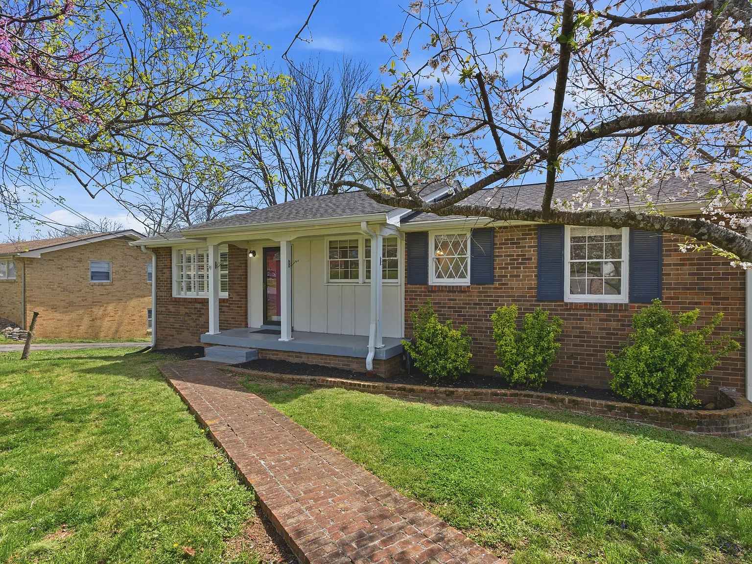 4 bed, 2.5 bath, 2133 sqft, $2,195 — Photo 2