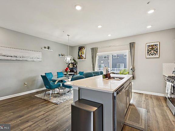 3rd image of 2707 Princess Victoria Way