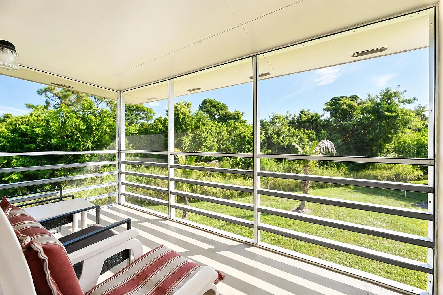 1 bed, 1.5 bath, 800 sqft, $1,350 — Photo 1