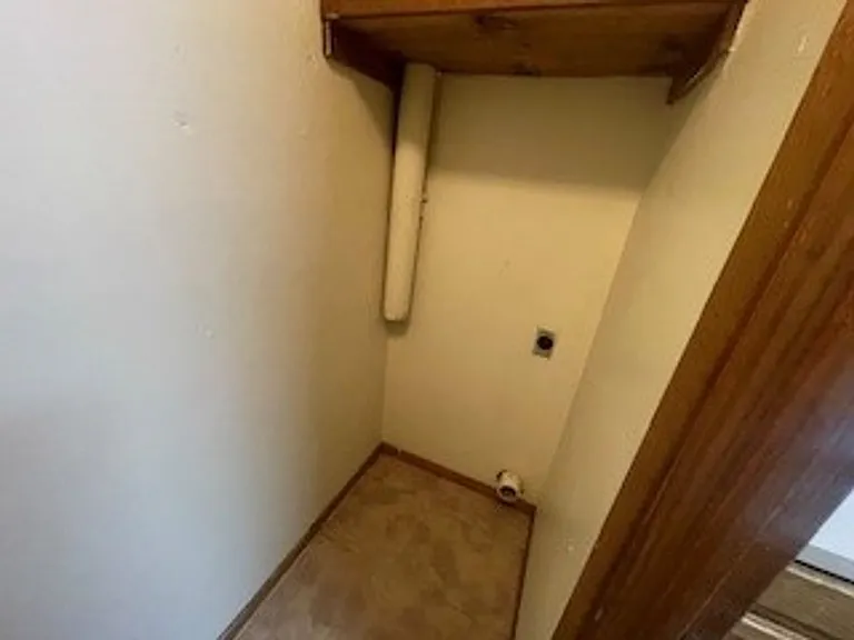 610 Old Covington Hwy — Photo 7