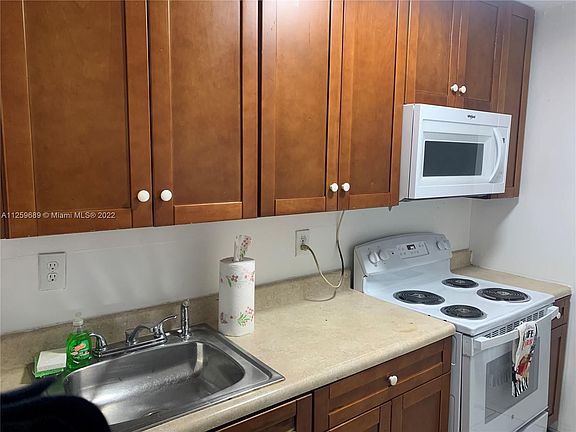 5th image of 900 NW 17th Ave #2