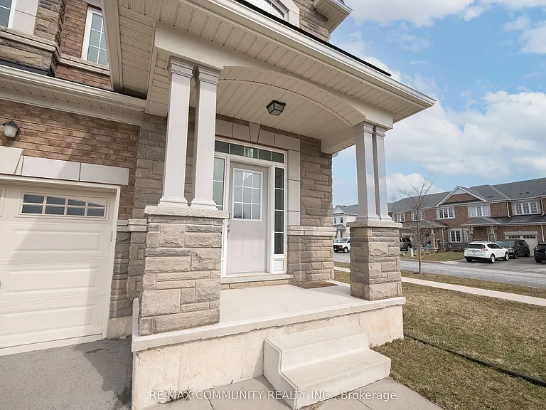 1450 Sharon Dr — Photo 3