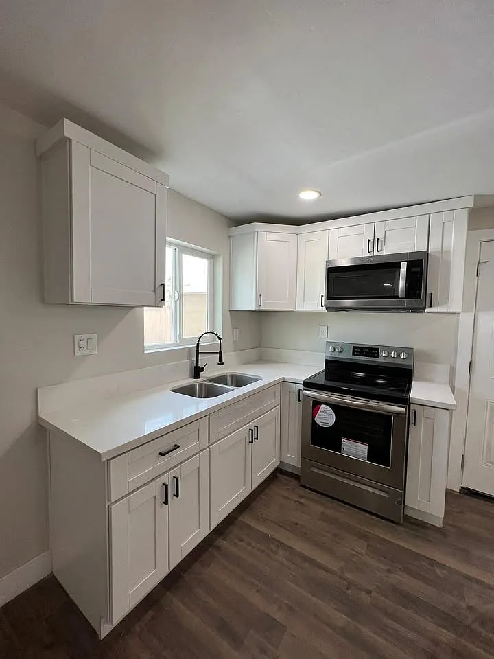 1 bed, 420 sqft, $2,000 — Photo 3