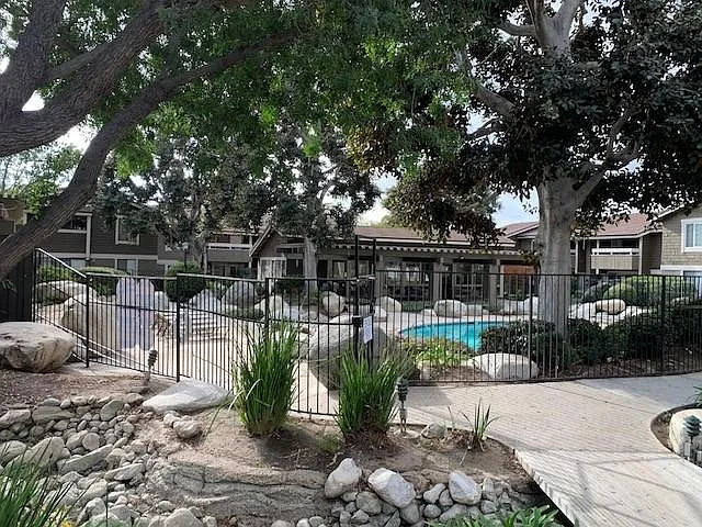 237 Streamwood — Photo 16