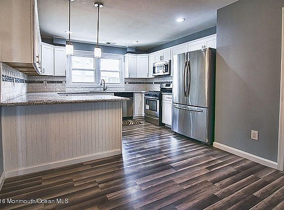 5th image of 239 Martine Way #1000