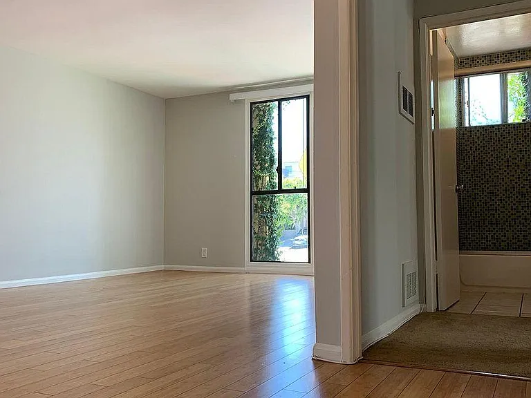 702 Manhattan Beach Blvd #J — Photo 16