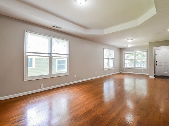4th image of 700 S Grand Ave NW