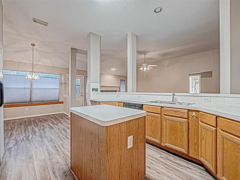 1524 Robin Ave — Photo 10