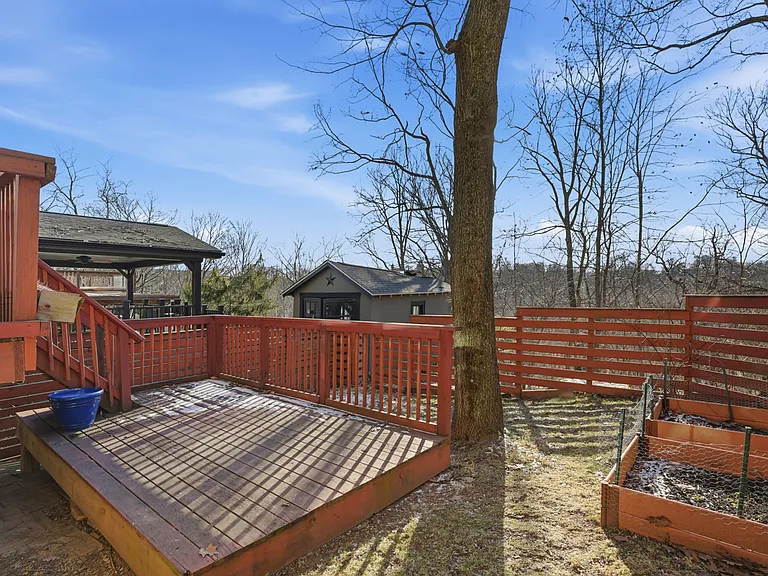 1424 Macon Ave — Photo 32