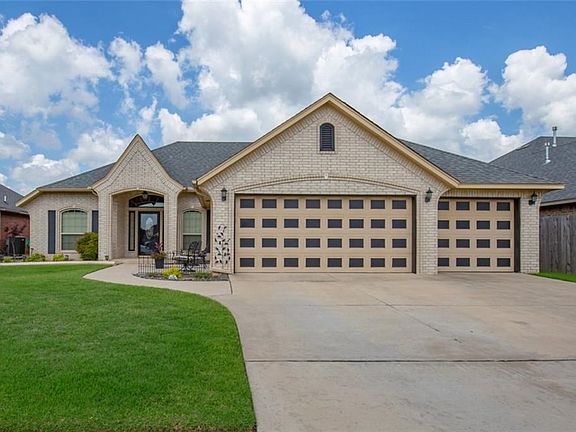 3rd image of 17305 Medina Ln