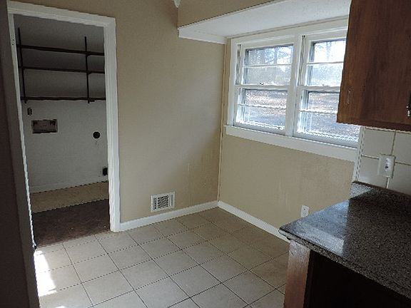 Eat-in Kitchen