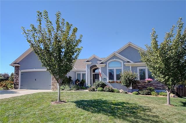 1st image of 500 NE Parkview Pl