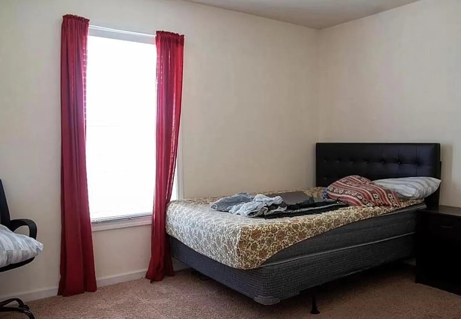 Room in 3 Bedroom Home at Plaza Walk Dr — Photo 4