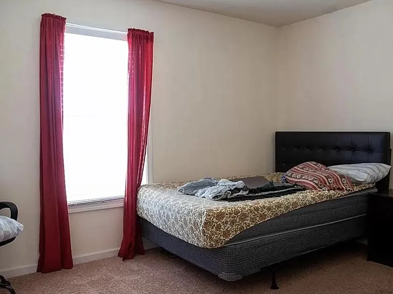 1138 Plaza Walk Dr — Photo 4