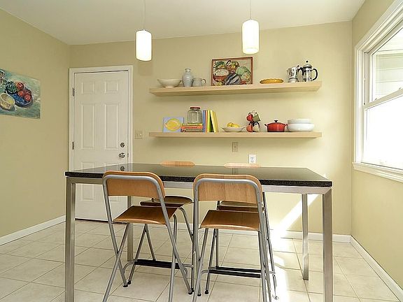 eat in kitchen