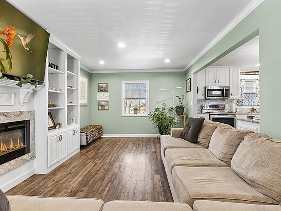 4th image of 220 Brookfield Dr
