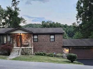 217 Deck St, Mount Hope, WV 25880