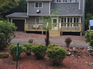 1020 Lake Shore Dr, Lake Ariel, PA 18436