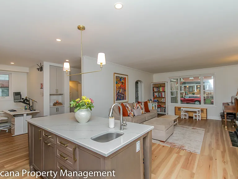 220 Cowley Ave — Photo 13