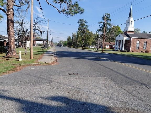 4th image of 299 3rd St
