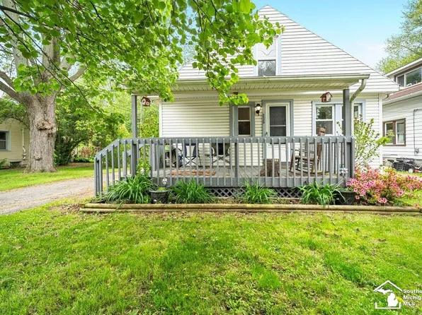 5520 Wilson St, Trenton, MI 48183