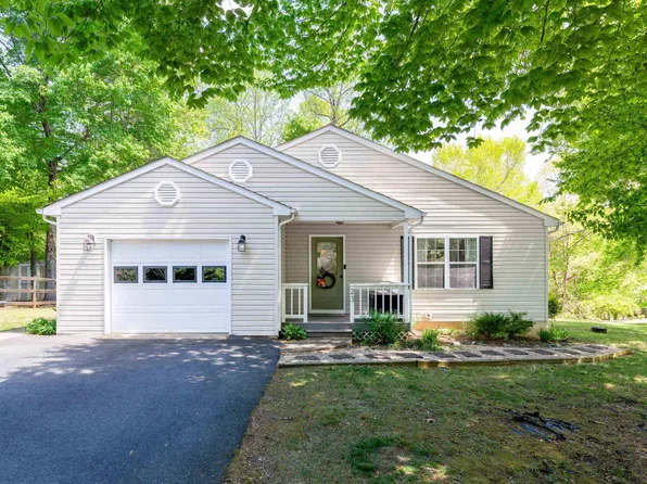 23 Arapaho Trl, Palmyra, VA 22963