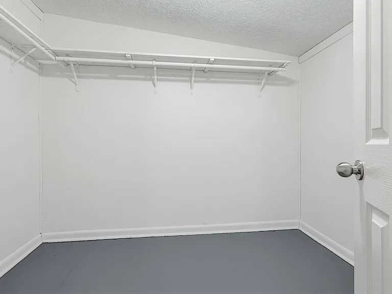 1095 Texas Pkwy — Photo 44