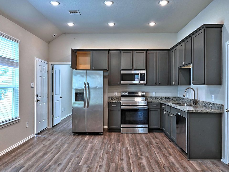 1st image of 11552 Persimmon St