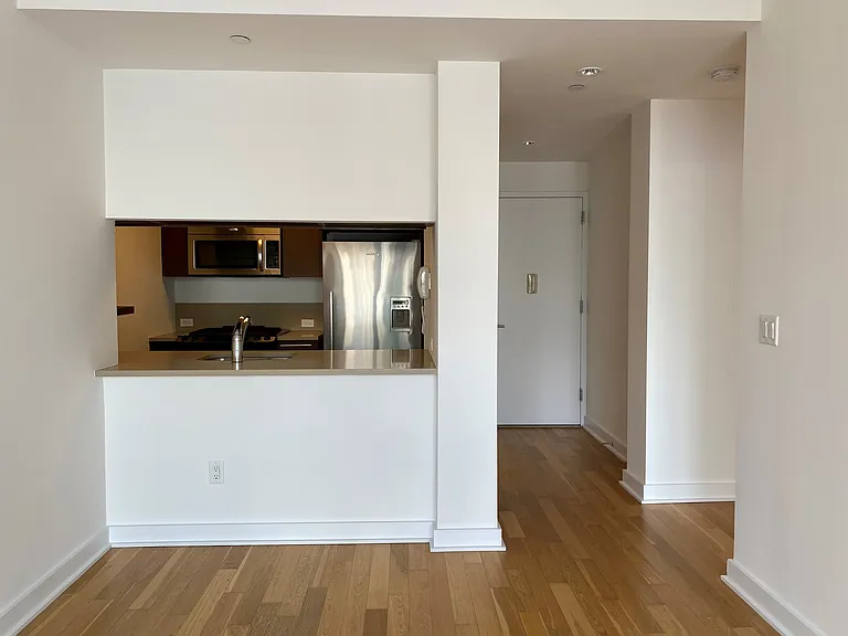 885 6th Ave #21F — Photo 8
