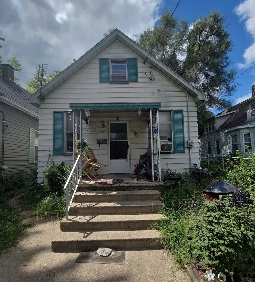 3 bed, 968 sqft, $595 — Photo 1