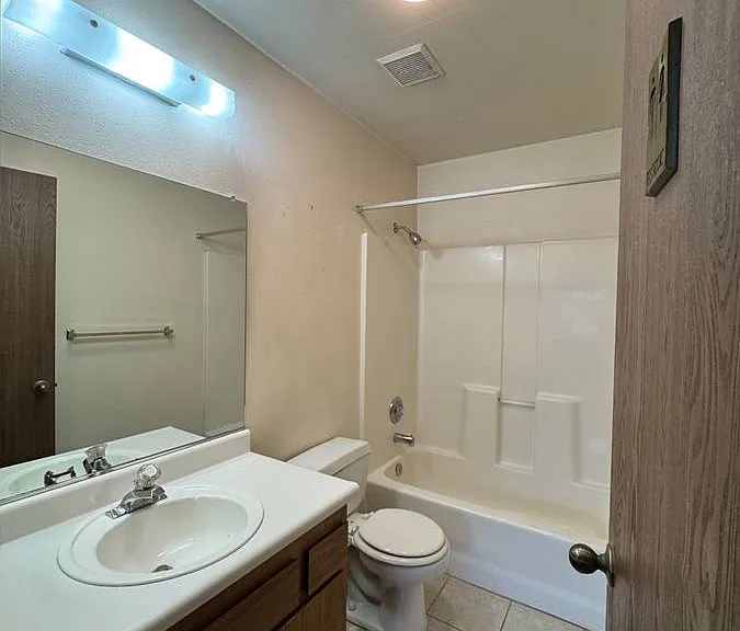 1407 Mission Blvd — Photo 10