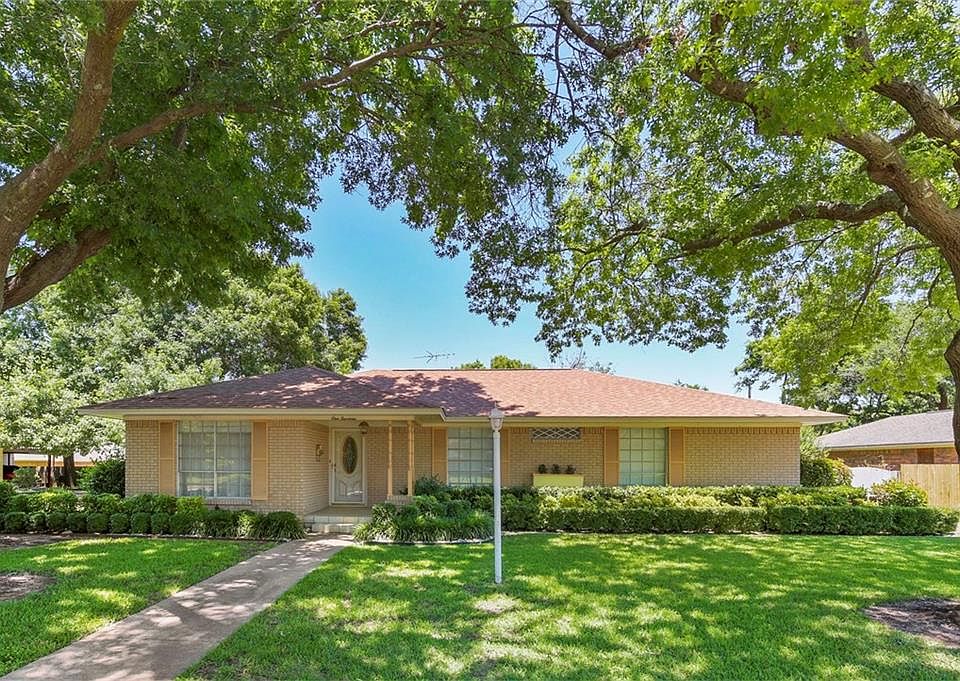 1st image of 114 Chapman Cir