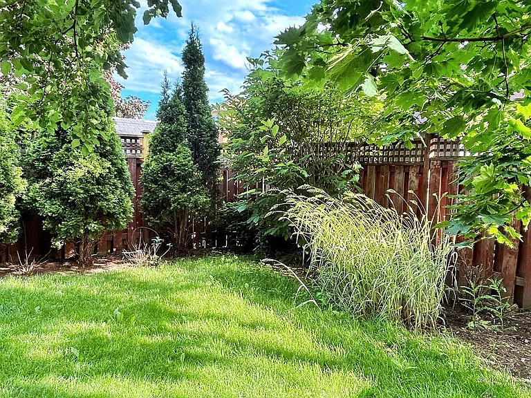 2594 Dashwood Dr — Photo 22