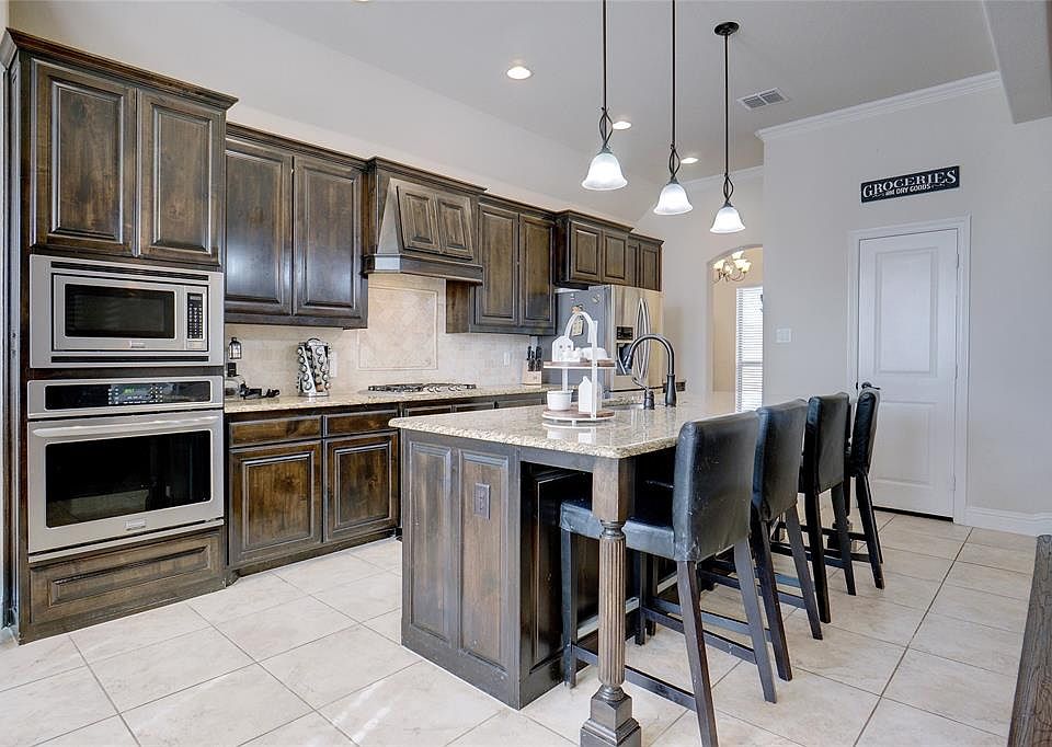 1st image of 104 Crown Valley Ct
