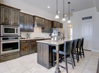 104 Crown Valley Ct, Weatherford, TX 76087